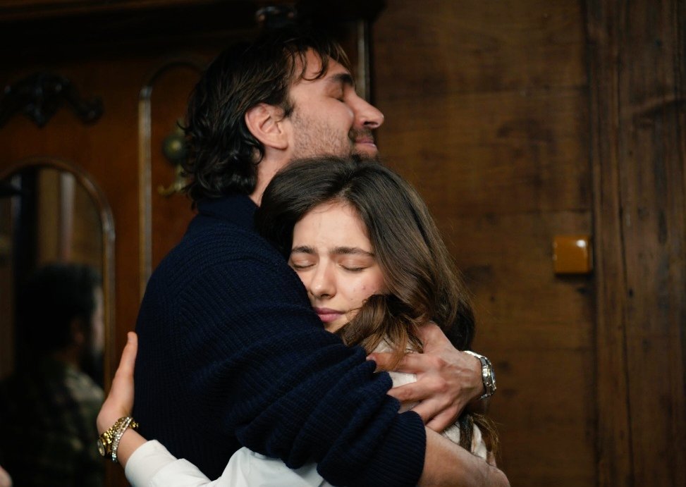 Koredelisi_93's tweet image. Düşüş bekliyordum da bu kadarını da düşünmemiştim. İlk on bölüm TBD si malesef yok. #EsDilEl için izliyor dayanıyor millet. Malum kitle hiç üstüne alınmasın. Onların tek başarısı etkileşim. Bu kadar insanlar tepki verirken bile yine on beş dakika isfad gereksiz yatak odası