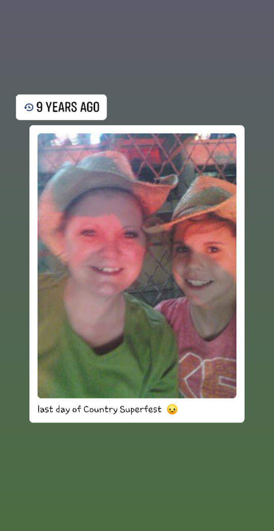 zoomcandy's tweet photo. @kennychesney @flora_bama @noshoesnation
Next weekend will be so emotional for me. The last time I saw Kenny live was with my daughter that took her life in 2020. I was blessed to win tickets thru XM but I may need a box of tissues &amp; a xanax to get thru next Saturday 🥹 https://t.co/HQVNacmFpK
