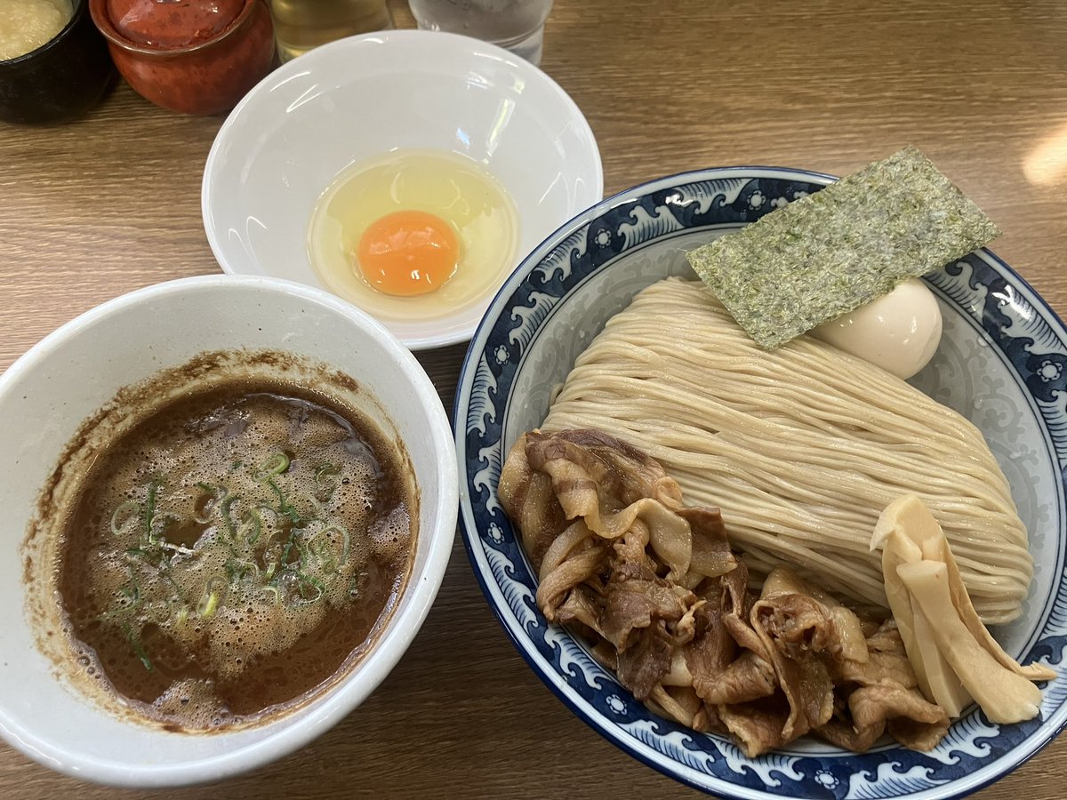 PSG05584863's tweet photo. 王者-23の特製蕎麦(つけ麺)✨

昨日から試験的に始まったデフォルトのつけ麺ver.。通常のラーメンと全く別物で、想像の上の上の上をいく旨さ。

徳島ラーメンのつけ麺が他であったのか、知らないだけかもしれないけど、これは大発明。

ごちそうさまでした🙇‍♂️ https://t.co/UbLPvasvNv