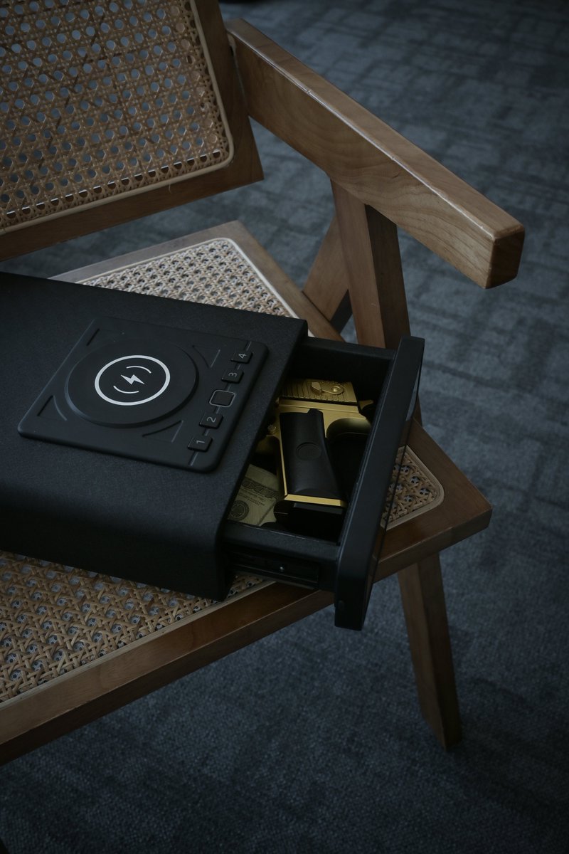ORARAER's tweet image. Fast. Secure. No compromises.

• Rapid biometric entry
• Heavy-duty steel body
• Integrated charging hub ⚡
• Built for real-world readiness
ORARAER — When seconds matter.

#oraraer #smartsafe #gunsafe #biometricsafe #homesecurity #smartliving