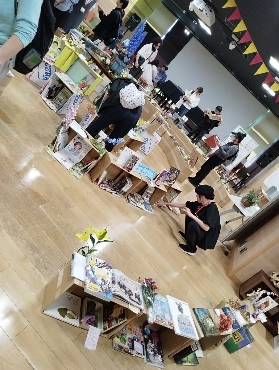 Huckleberry Books tweet media