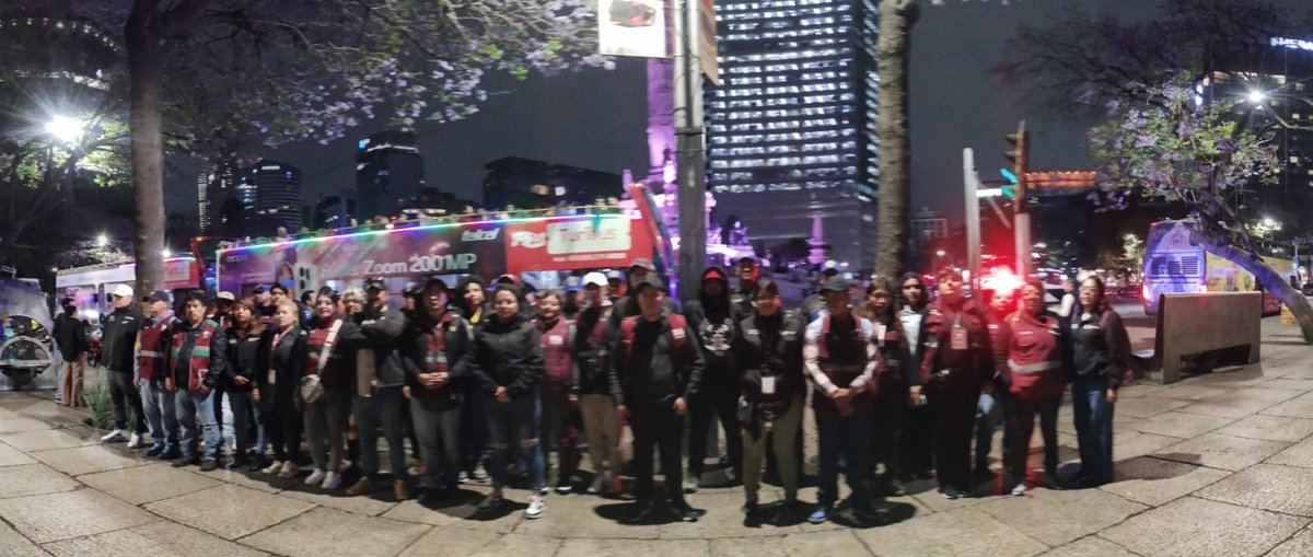 SeGobCDMX's tweet photo. Personal de la @SPAOVP_CDMX mantiene recorridos permanentes en Av. Paseo de la Reforma, con el objetivo de inhibir el comercio en vía pública y garantizar espacios ordenados en beneficio de la ciudadanía.

Estas acciones forman parte de una estrategia constante de supervisión, por lo que no se dejará de monitorear la zona para preservar el orden y el uso adecuado del espacio público.
