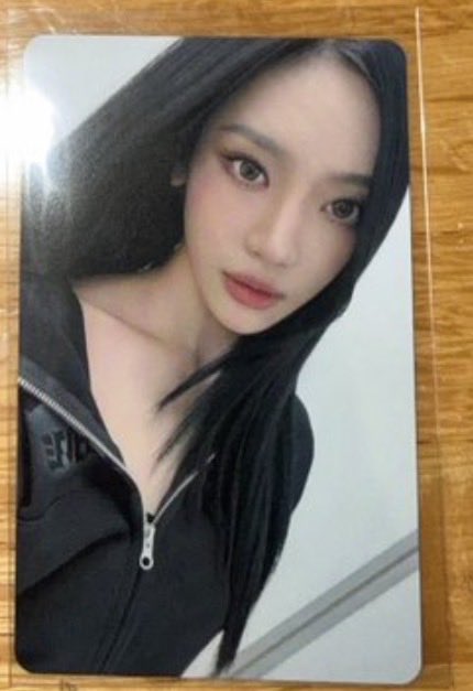 _dahyun____'s tweet photo. @07_h_r_5 リプ失礼します🙇🏻‍♀️
2枚目のニンニンを求めているのですが、1枚目のウィンターのトレカと交換可能でしょうか?
本日会場で交換可能です! https://t.co/eGkZveH5CG