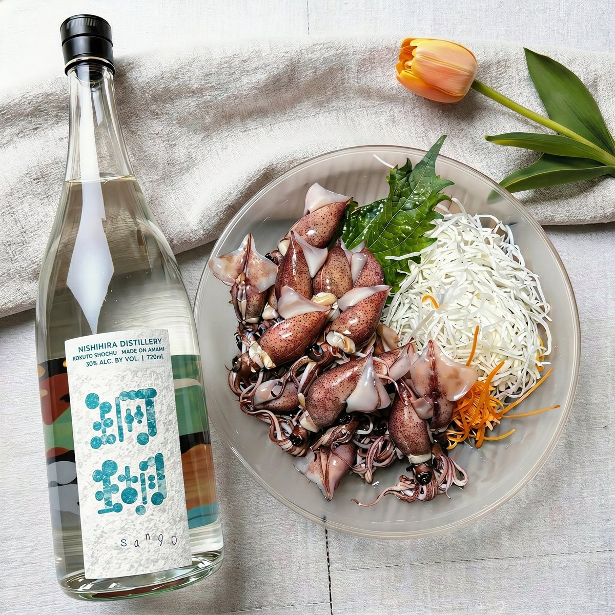 sommelier__k's tweet photo. 昨日は黒糖焼酎の【珊瑚】と
富山産のホタルイカを合わせてみました。
酢味噌もわさび醤油もどちらも良い✨️

#ホタルイカ
#黒糖焼酎
#マリアージュ
#奄美大島
#家飲み https://t.co/sNZqoV0pIG
