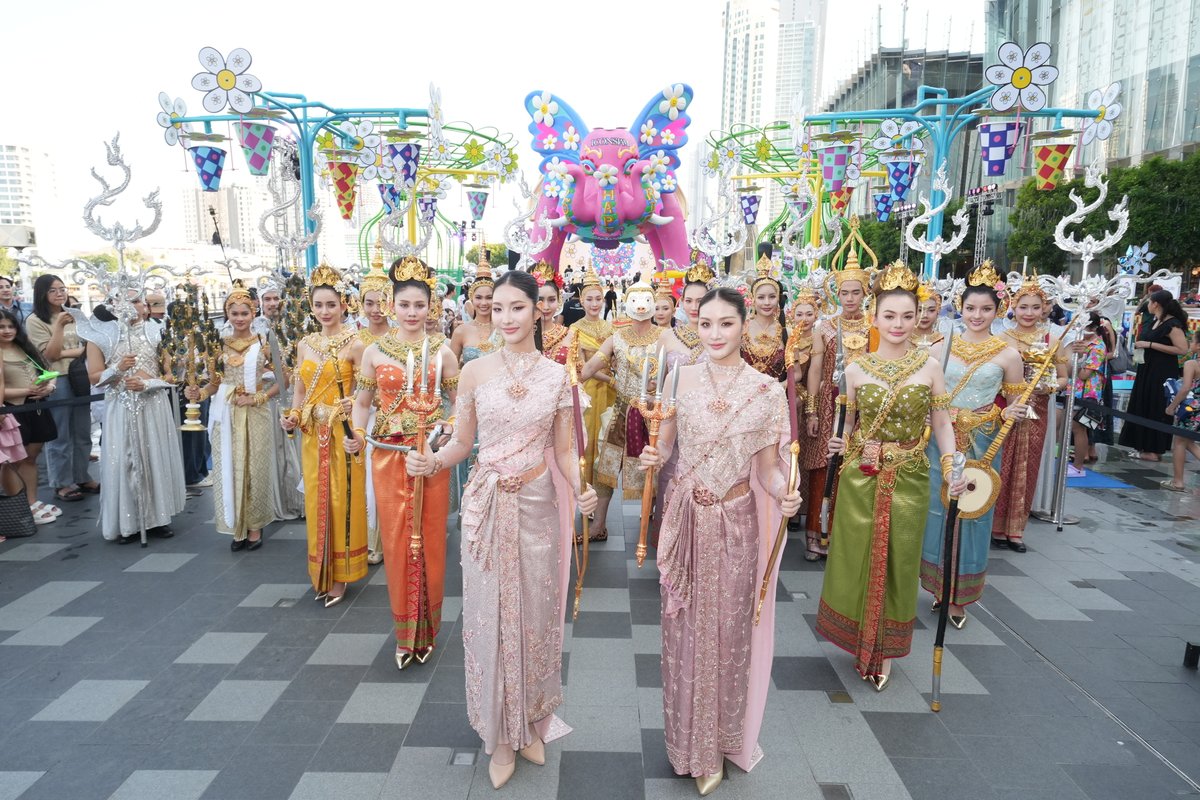starclustersth's tweet photo. “ซี-นุนิว” สาดความสุขสนั่นเจ้าพระยา เปิดฉากมหาปรากฏการณ์สงกรานต์ระดับโลก “ICONSIAM THAICONIC SONGKRAN 2026” เสิร์ฟโชว์สุดพิเศษและมินิคอนเสิร์ตสนุกสุดจิ้น ณ ไอคอนสยาม

#ICONSIAMSongkran 
#สงกรานต์ที่ไอคอนสยาม #ICONSIAM
#ZeeNuNew #ZeePruk #NuNew
#PEIPEI #PYN 

อ่านข่าวและดูภาพเพิ่มเติม >>https://t.co/9GXeqcz0pK