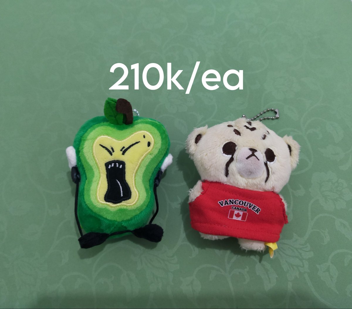 owljkr's tweet photo. Hey, so im selling some of my kpop stuff (mostly mark's)

Boleh nego, dm aja
Buat yg ga aku kasih harga, boleh tawar aja via dm (aku gatau pasarannya)

Bisa cod jatinangor/bandung

Wts cheetah lee, neobong, pc mark https://t.co/f6fusH18B3