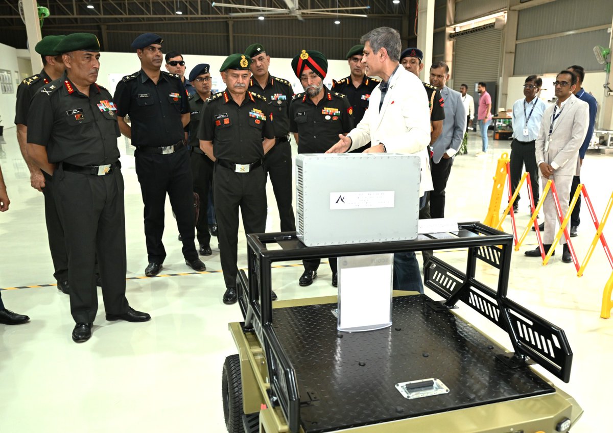 adgpi's tweet photo. #GeneralUpendraDwivedi, #COAS visited NewSpace Research & Technologies, where he was briefed on the organisation’s indigenous capabilities in unmanned and high-altitude systems. The interaction highlighted advancements in swarm drone technologies and ISR capabilities, critical for ensuring persistent surveillance and robust communication support in harsh operational environments.

The visit reaffirmed the Indian Army’s focus on harnessing indigenous innovation to enhance situational awareness, enable high-altitude operations and accelerate the integration of autonomous systems. 

#YearofNetworkingAndDataCentricity 
#DecadeofTransformation
@DefenceMinIndia
@SpokespersonMoD
@IaSouthern