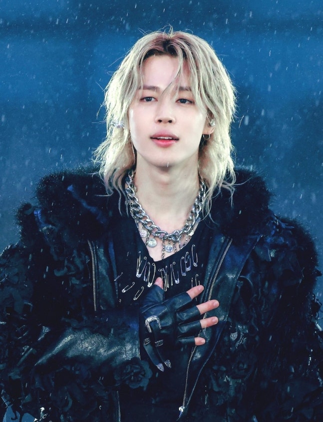 【🗞️지민 ジミン🐤ニュース和訳】
※以下は韓国メディア報道の和訳です

￣￣￣￣￣￣￣
NAVER  2026年4月11日

BTSのジミンが土砂降りの雨の中でもまばゆいパフォーマンスで、世界中のファンを魅了しました。