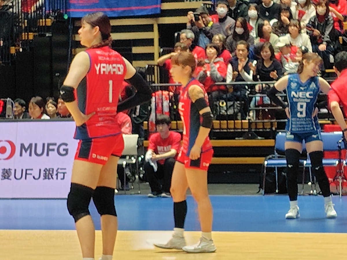 書こうか、書くまいか…やっぱり書きます。さすが、たくさんのクルーの方が触れてくれているので。昨日のマッチポイントを、つかさが二千華に上げて決めきった場面。誤解を恐れずに言うと、つかさから見て、昨日のあのシチュエーションで、決まる確率が高いのが二千華に上げることであって、あの場面の