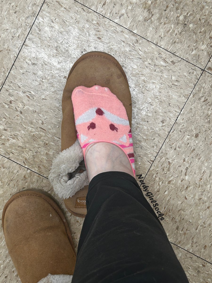 NerdyGirlSocks's tweet image. I posted a poll over on YouTube asking which of my new socks you would like to see me show off first! Head over there to vote and enjoy these quick sneaky pics I took at work eariler today in the meantime. 😘

youtube.com/post/Ugkxo6p66…

#socks #fypシ゚viral #explore #sockseller