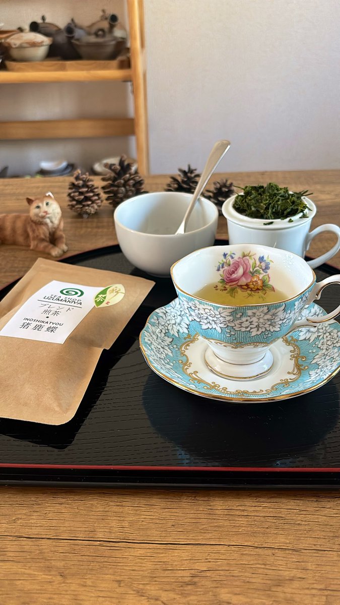 s_victorian's tweet image. 🫖お茶のうずまき屋 🇯🇵
     ブレンド煎茶　猪鹿蝶 🇯🇵🍵

煎茶ベースのブレンド緑茶

グレープフルーツの
キレの伴った清涼感

しっかりとした旨みと
ふっくらとした甘み

まるで初夏の新緑のような
淡い深緑の水色がまた美しい

#日本茶
#teatime
#木漏れ日のお茶会
#茶好連