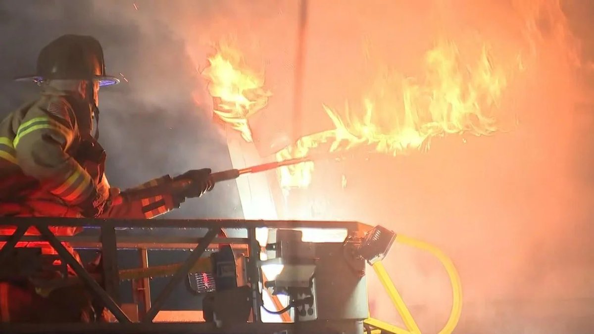 TheSecretList's tweet image. 3 GENERATIONS OF WOMEN AND A MAN HAVE BEEN KILLED IN PENNSYLVANIA ROW HOUSE FIRE 
nbcphiladelphia.com/news/local/man… @NFPA @CommonVoices1 @usfire @NAofSFM @IAFCFLSS @PAFirefighters @IAFFofficial #firefighter