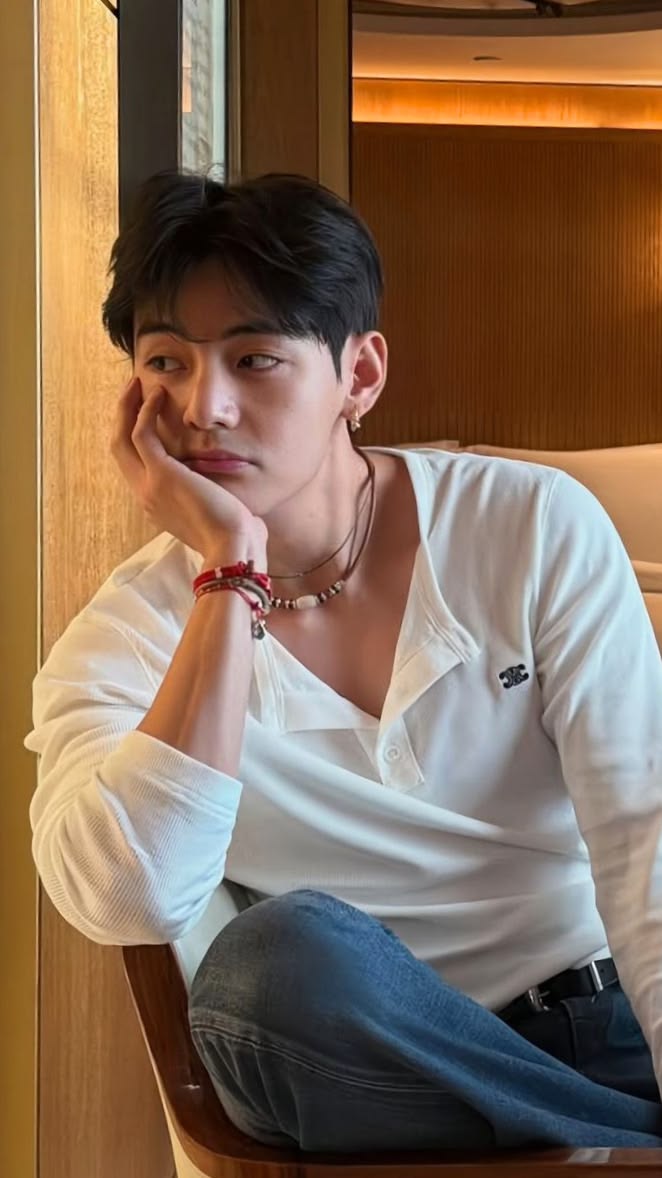 𝐕 𝐀𝐑𝐓 tweet media