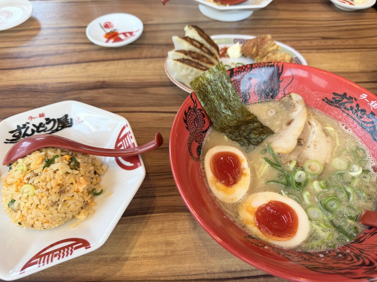 えいく tweet media