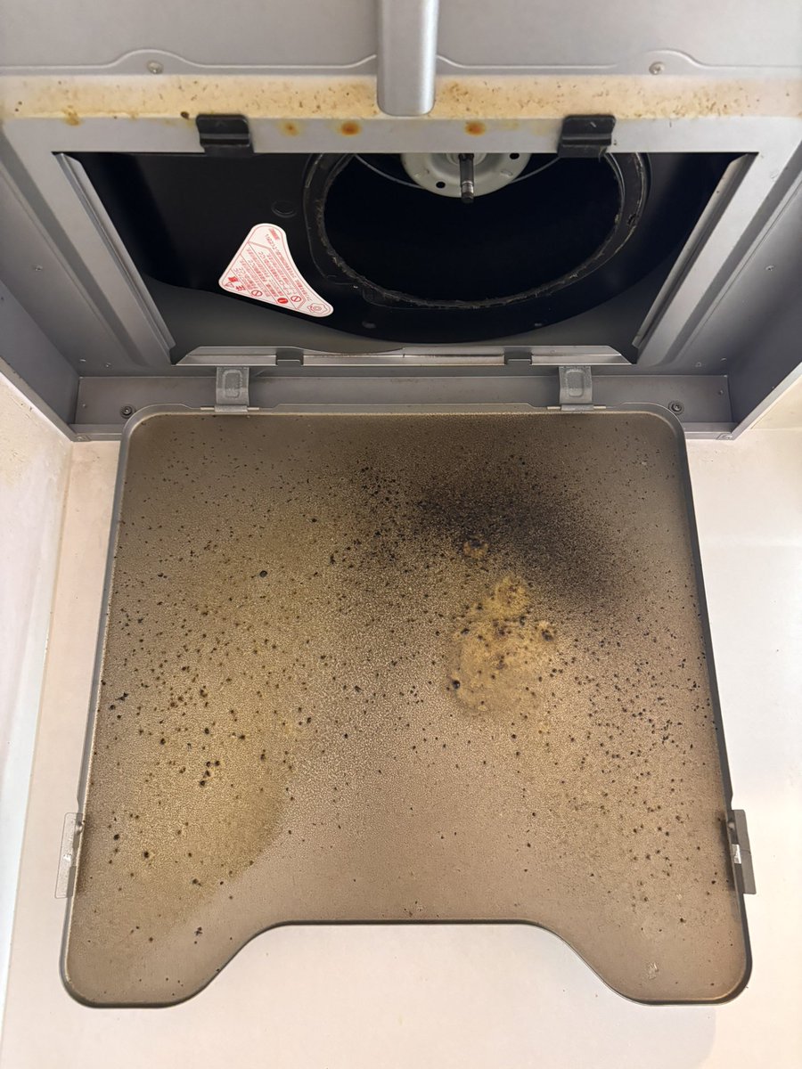 うわぁ。。。

コンロ汚れてるんだからそりゃそうだよね。。。
車に投げこみヒーター忘れた🙄