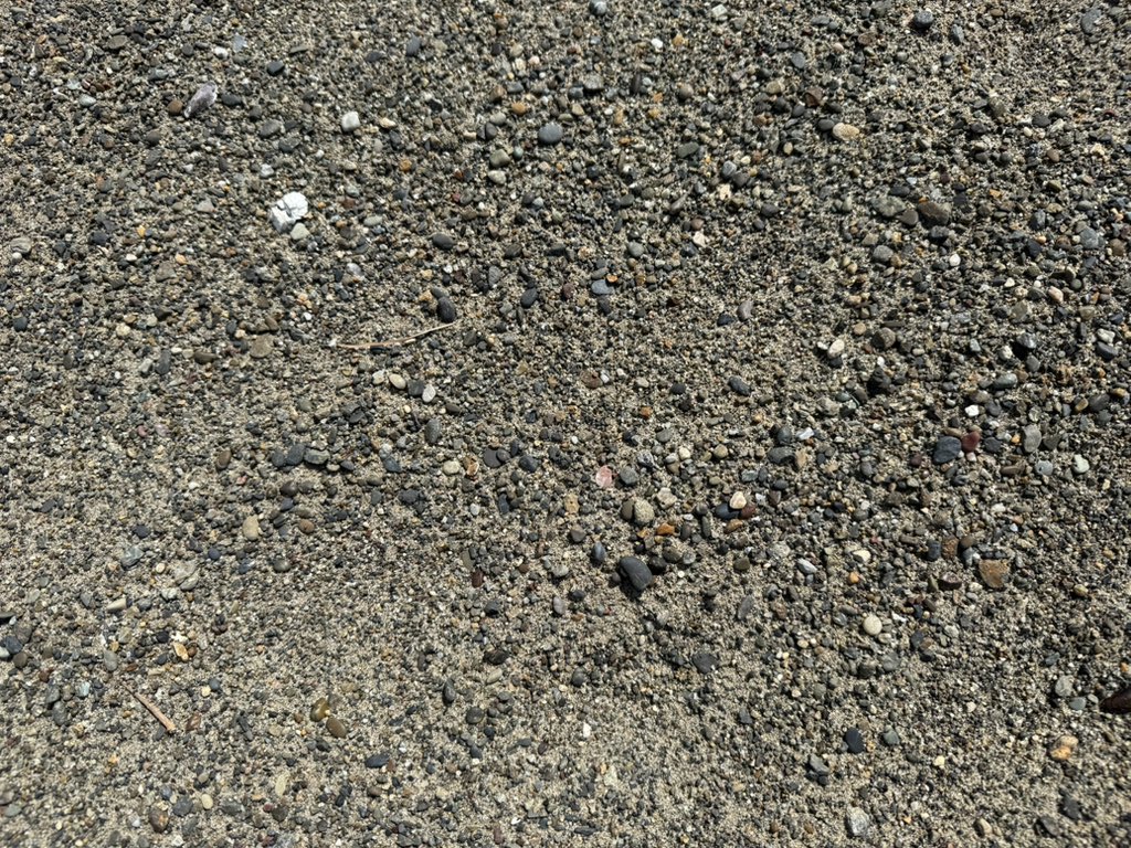 ariaketty's tweet photo. 4/1に開園した有明親水海浜公園の砂浜へ行ってみた。
天気も良く、景色も開けていて気持ちよかった。砂質は粗めなので、スニーカーかサンダルで来た方がいいかも。 https://t.co/KnUrBM2JqH
