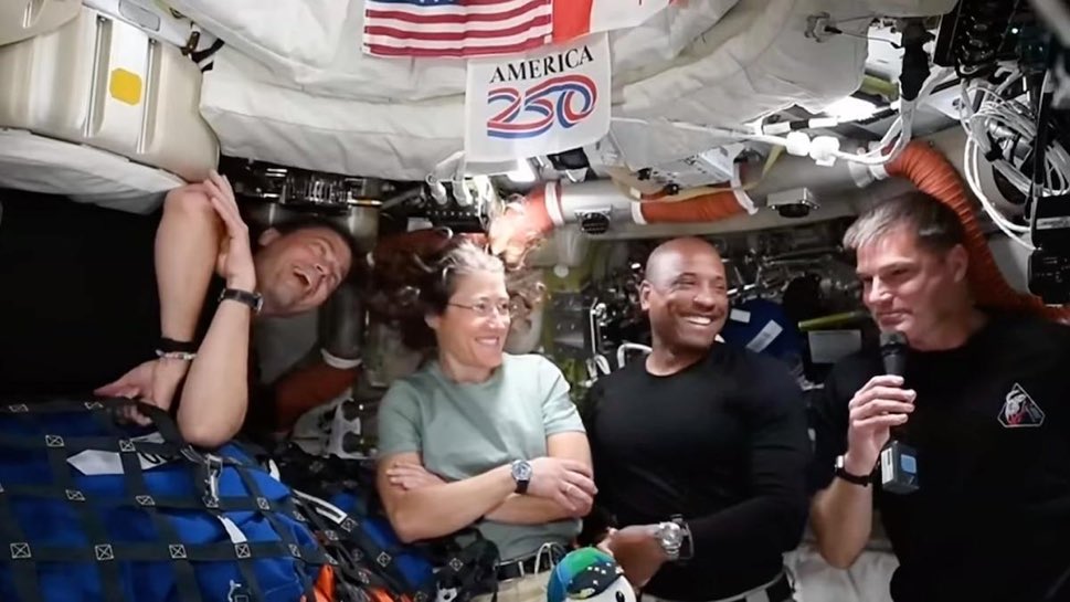 p0nja's tweet image. Reid Wiseman, nacido el 11 de noviembre de 1975 (50 años); Victor Glover, nacido el 30 de abril de 1976 (a pocos días de cumplir 50 años); Jeremy Hansen, nacido el 27 de enero de 1976 (50 años) y Christina Koch, nacida el 29 de enero de 1979 (47 años).

Triunfó la #GenX. 🚀