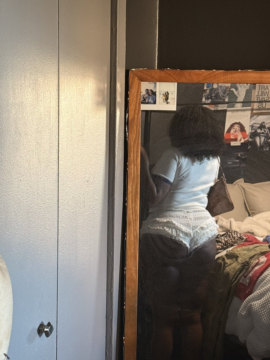 Ebony tweet media