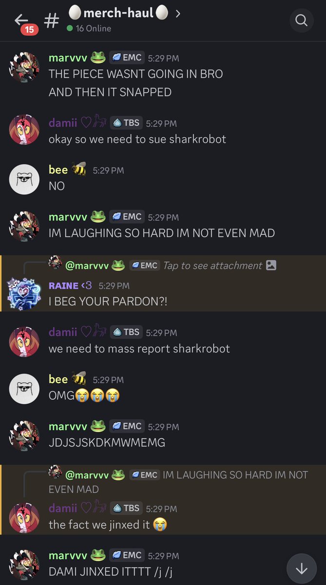 marviibear's tweet image. No bc I literally had my Blitz standee for 20 seconds and the platform split in half and this happened as I was live unboxing in the gc