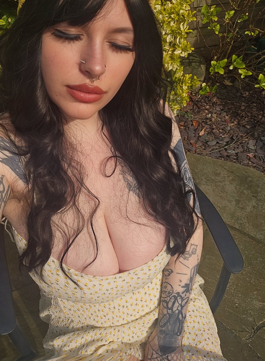 FIBBI 💰🏃 POISON DART FORG VTUBER tweet media