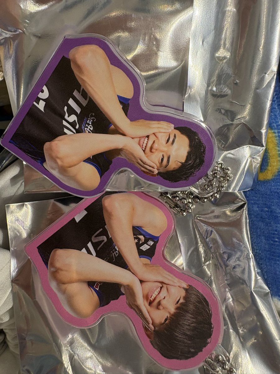 なちこ tweet media