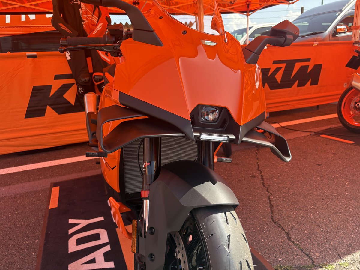 くまクマ tweet media