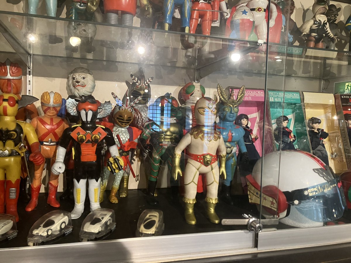 star696_Link's tweet photo. 天気いいから南蔵院に昼飯、適当に入った茶屋にとんでもないコレクションあったわ https://t.co/2xlhCkHmTb
