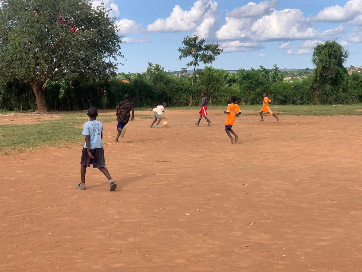 abcc_uganda's tweet photo. 🌍⚽ 𝐒𝐩𝐨𝐫𝐭𝐬 𝐟𝐨𝐫 𝐏𝐞𝐚𝐜𝐞 | 𝐀𝐁𝐂𝐂𝐈 𝐂𝐨𝐦𝐦𝐮𝐧𝐢𝐭𝐲 𝐃𝐚𝐲✨
𝐖𝐡𝐚𝐭 𝐚 𝐛𝐞𝐚𝐮𝐭𝐢𝐟𝐮𝐥 𝐝𝐚𝐲 𝐨𝐧 𝐭𝐡𝐞 𝐩𝐢𝐭𝐜𝐡! 

ABCCI organized a football day for refugee children and the energy, joy, and talent on display were absolutely incredible.
#ABCCI #Refuge https://t.co/E5sGFQtiRE