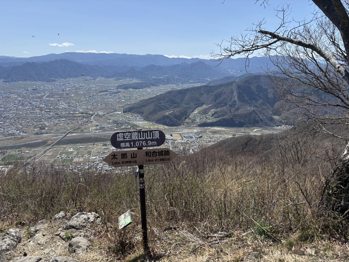 よせばいいのに虚空蔵山城（笑）。まあね、仕事ですから、好き嫌いはよくありません。縄張り作成頑張るゾ‼️(^^)

実は来週の土曜日に、地元の縦走登山の山城ガイドとしてまた来るんですよ。山城の布教活動に全身全霊捧げてます（笑）