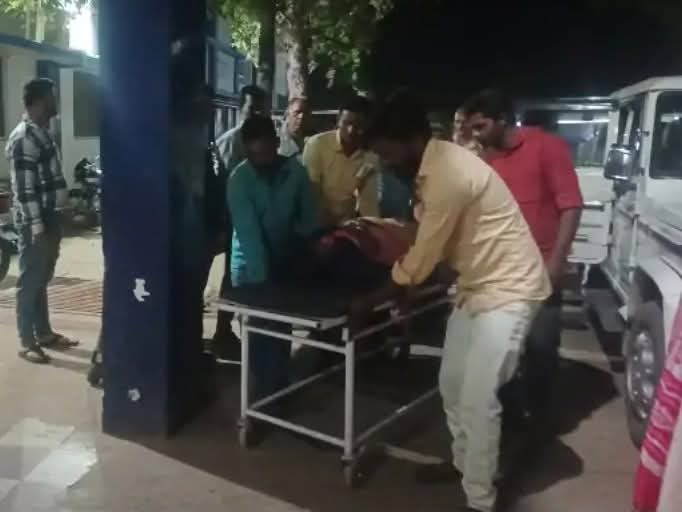 Ajaydubey9's tweet photo. बांधवगढ़, सतपुड़ा,पेंच ,पन्ना में महुआ बिनने के कारण बाघ-इंसान संघर्ष चरम पर है। इंसान और बाघ दोनों अपनी जान गंवा रहे हैं। वन विभाग के अधिकारियों को एसी कमरों से बाहर निकलकर ग्राउंड जीरो पर कमान संभालनी होगी #tiger 
@CMMadhyaPradesh @PMOIndia @ntca_india @byadavbjp https://t.co/UfV6VjgFIo