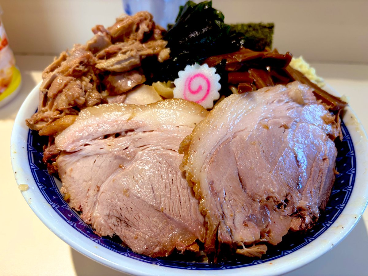 4/11 二丁目ラーメン(橋本)
あぶらそば 500g 肉増し ほぐし肉
あぶらそば欲を満たすには絶対にここが良い
やっぱり麺が美味すぎる
完璧な茹で上がりで硬めで最高
タレも脂の旨味が極まる
そして、肉
しっとりジューシーで大変良かった
超美味しくいただきました。
ご馳走様でした