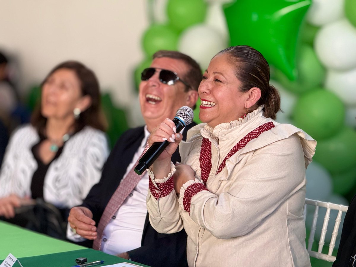 artemisa_laura's tweet photo. 💁🏻‍♀️ Vivimos en un mundo con diferencias y en esa pluralidad radica la mayor riqueza como sociedad.

🫱🏽‍🫲🏼 Gracias a la Asociación Cultural y Recreativa para la Proyección del Invidente Puebla (ACRIP) en especial a mi estimado presidente Alejandro, por invitarme a la celebración de su 25 Aniversario. 

Admiro su lucha y entrega por generar oportunidades para avanzar 🫂 .

💁🏻‍♀️ Con la visión humanista del gobernador @armentapuebla_ y el liderazgo de la presidenta @Claudiashein , las familias poblanas son el centro de las desiciones ✍🏼 #PorAmorAPuebla 🫶🏻.