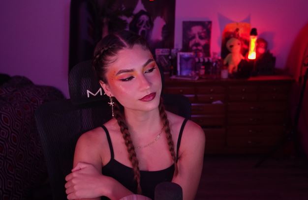 maddie_dev_'s tweet image. getting this dang rr back twitch.tv/maddiedevv