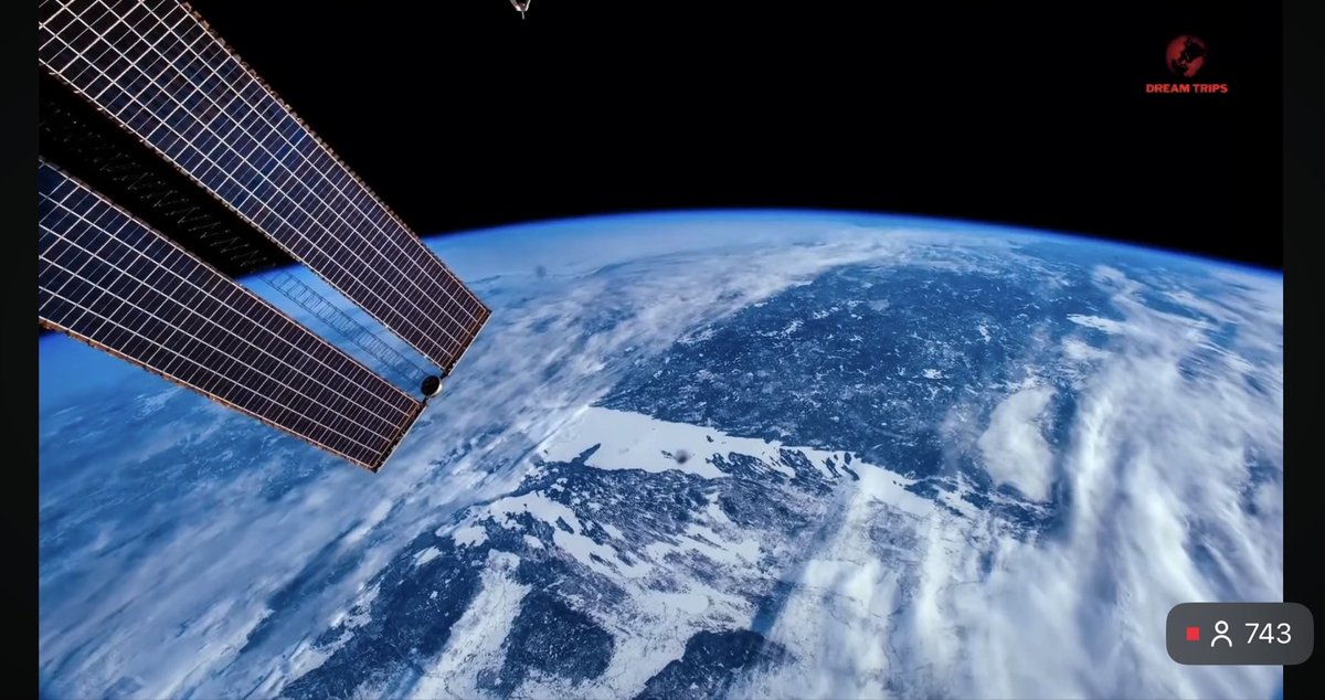 a__poms's tweet photo. @Astro_ChrisW @Space_Station @NASAArtemis @NASA Acá está la capsula! Sreenshot del live de @Space_Station en YouTube! https://t.co/2F9gAWoMGR