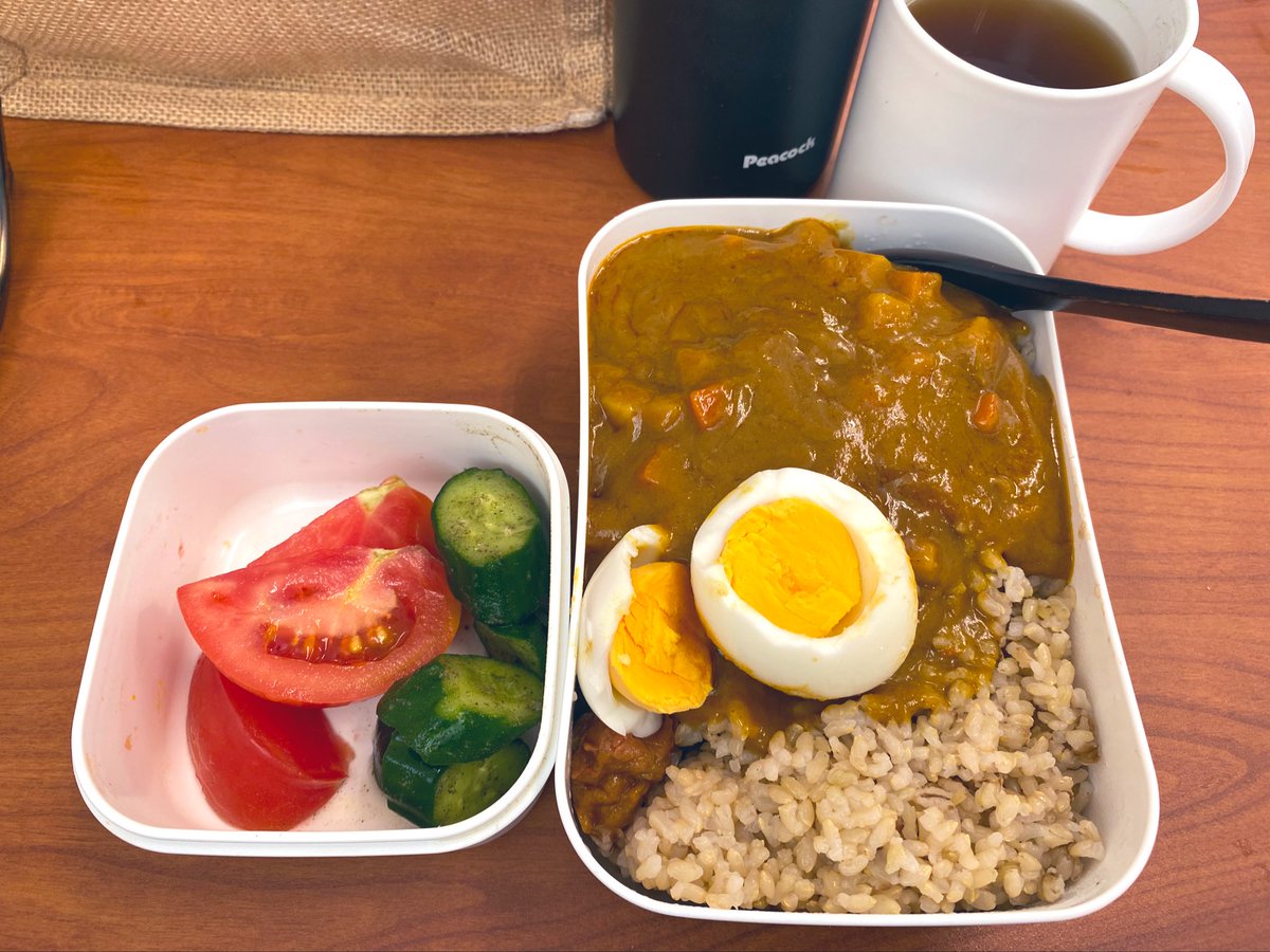 TRAVELMINTS's tweet image. 土曜日のお弁当は(も)カレー🍛
毎日でもカレー食べたい💛
お気に入りのメーカー創建社のベジタブルカレー甘口✨
甘口はお初🆕
ご飯は栃木県からの有機玄米に滋賀県のダイシモチ麦を入れて炊いたもの🌾🍚
いただきます🙏
少し疲れてるけどがんばろ…😑
#お弁当
#お弁当記録
#lunchbox