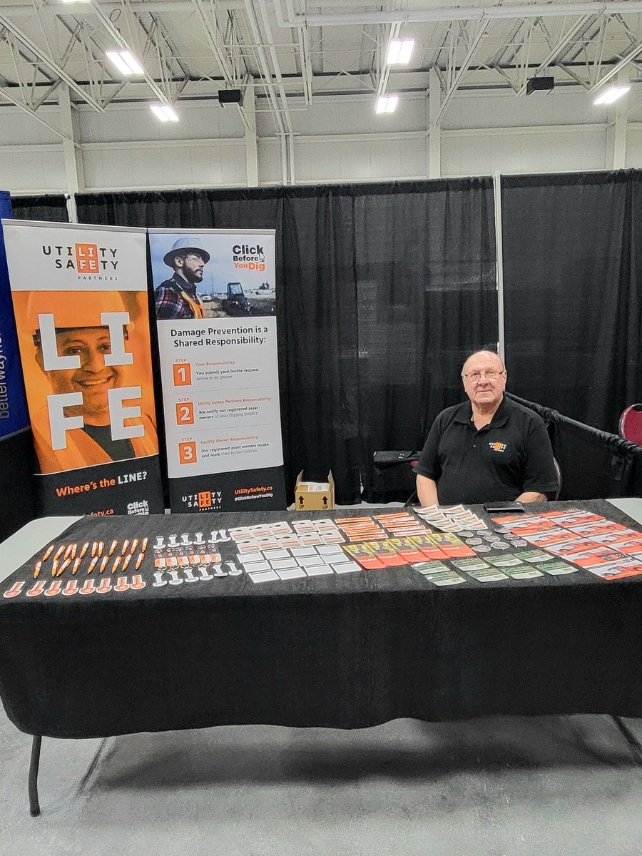 DigSafeCentrlAB's tweet photo. Hope you can make it to the Sylvan Lake Trade Show tomorrow as you can see I have lots of free swag and info waiting for you! Thanks to those who dropped by today!#ClickBeforeYouDig #KnowWhatsBelow #WheresTheLine #UtilitySafetyPartners https://t.co/fvm0nhHzMP