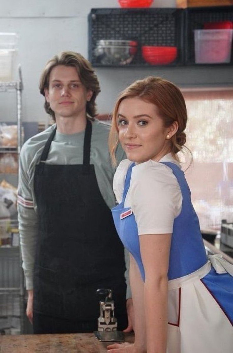 hayley (nancy’s version) 💗🧡💜 tweet media