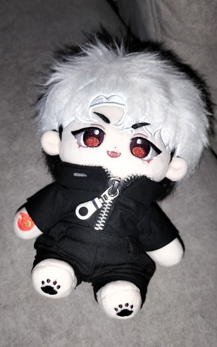 uchuuu_man's tweet photo. zipper too big... https://t.co/ftA1S5GgXJ