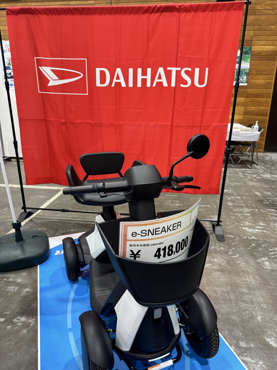 kthkdd's tweet photo. こんにちは😊
旭川地場産センターにて軽自動車フェア開催中です🚙🌈
本日は17時迄、
明日12日(日)も10時から17時までやっております！
ご来場お待ちしております🧸🍒 https://t.co/6GY0M3BzWQ
