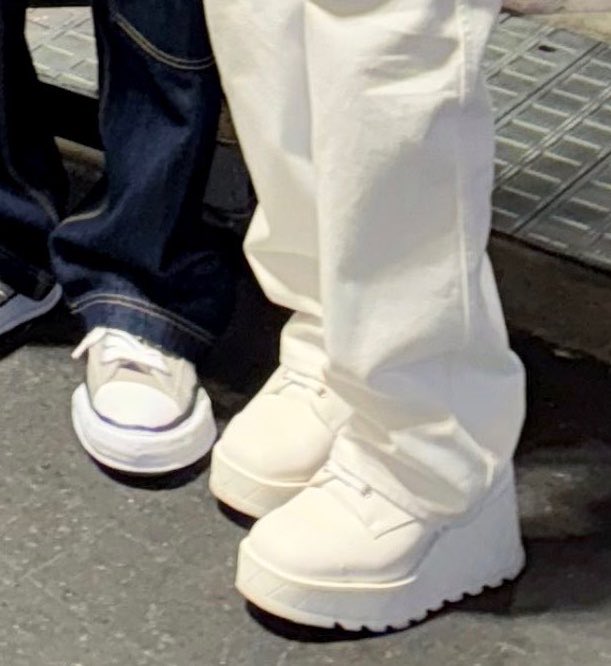 renyaongi's tweet photo. everyone is shocked saying renjun looks tall well he's wearing these huge platform shoes 😭 https://t.co/Vv5Y3E2OFZ