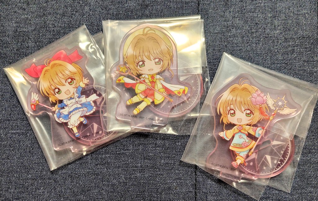 今朝届いたカードキャプターさくらの一番くじオンライン。4つのアクスタがまったくかぶらなくて、持ってないさくらちゃんが来てくれました！おかげで前回のと合わせてさくらちゃんはコンプリート✨入れて下さった方の引きです。ありがとうございます😆
ラストワンのフィギュアもきてほくほく(//∇//)