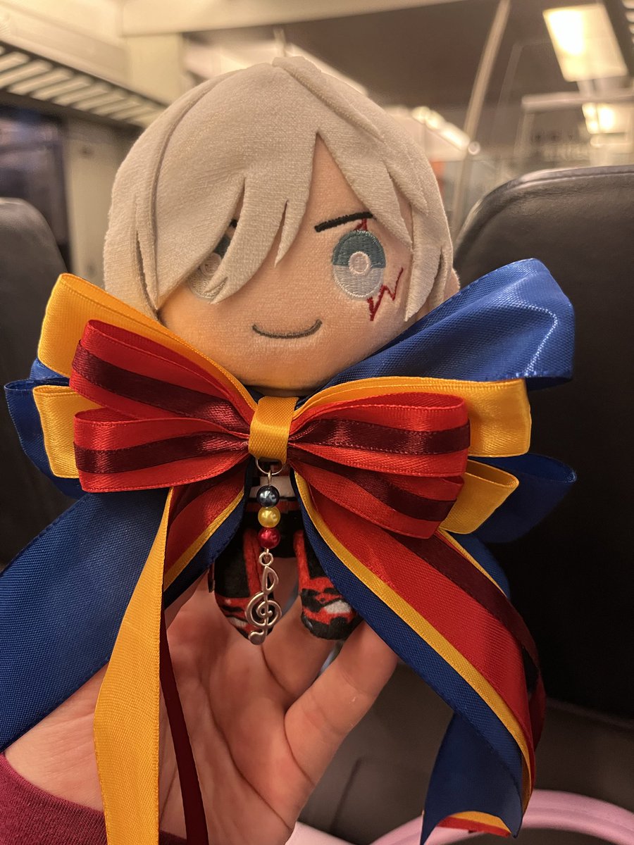 LucielPrides's tweet photo. 6am, on my way to the convention with my bestest buddy in the world!
Look at himself, all handsome, draped in @Pawsitivitri merch! We gonna cheer them on SUPER LOUDLY for their new set today at AniMUC!!! https://t.co/aa0S3lOAi2