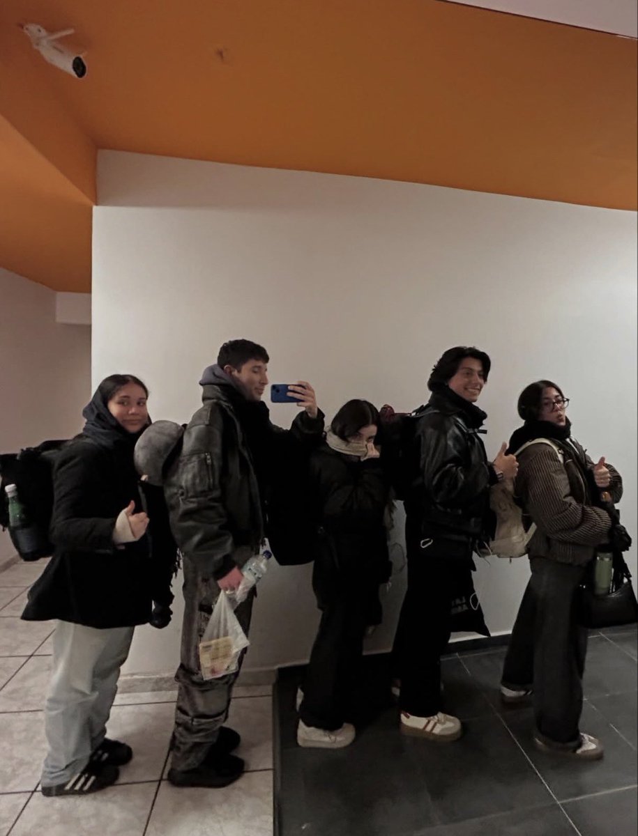 fermcopca's tweet photo. de cuando llevaba mi vida en una mochila que no cerraba y era más chamarra q persona y aprendí a hablar xileno https://t.co/f0oUc57gQJ