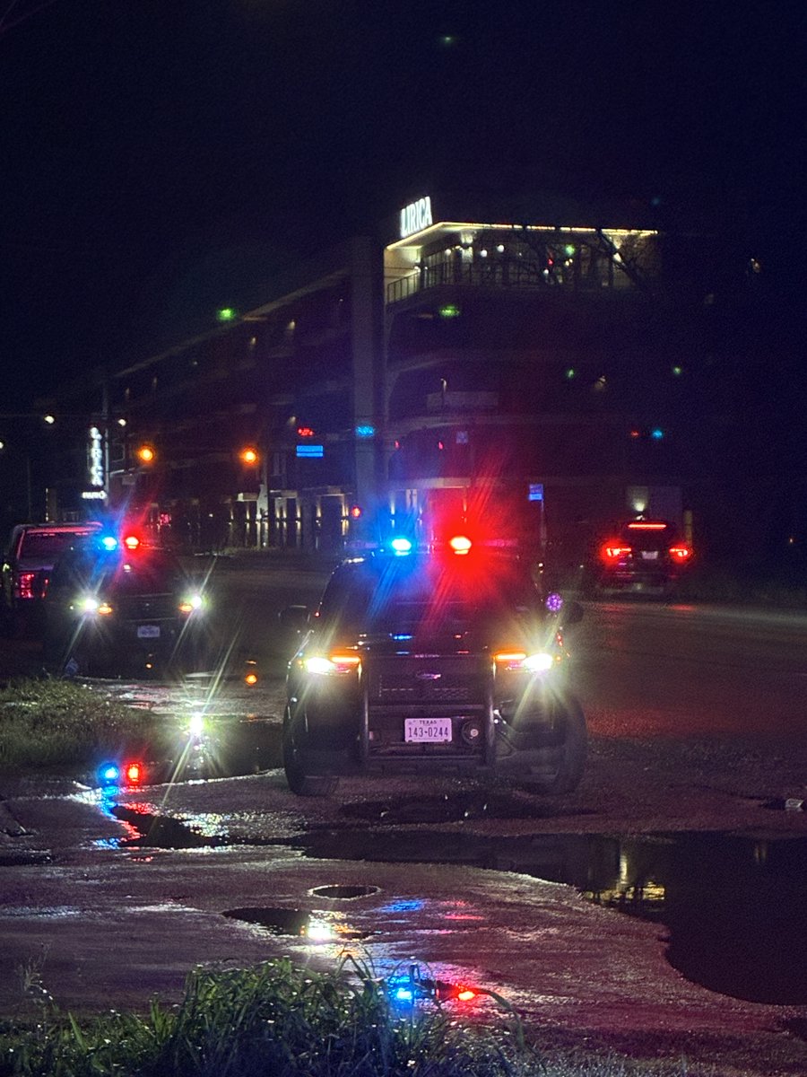 cbsaustin's tweet image. #UPDATE: One person is dead, and multiple others were injured in a shooting outside an East Austin cocktail bar Friday night, according to the Austin Police Department.
cbsaustin.com/news/local/pol…