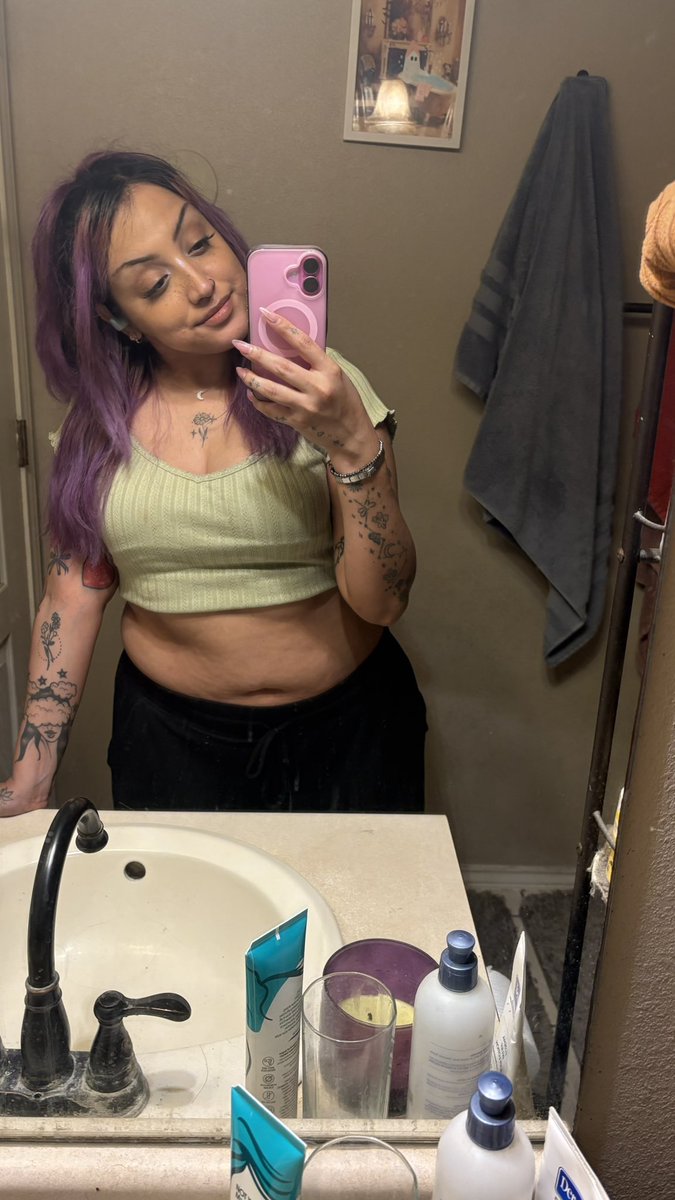 _ghostiebaby's tweet photo. very high and feeling very cute even though I’m on my period lol https://t.co/95i1MW2Jfq