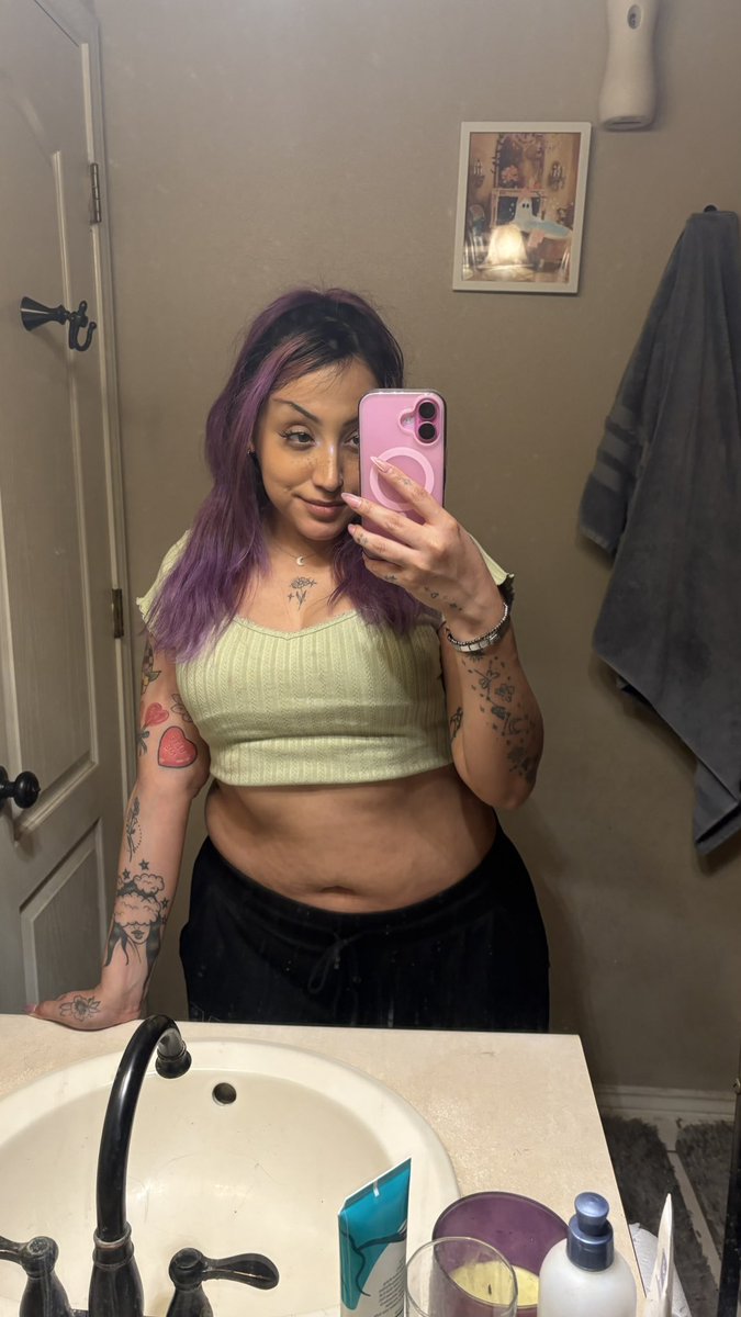 _ghostiebaby's tweet photo. very high and feeling very cute even though I’m on my period lol https://t.co/95i1MW2Jfq