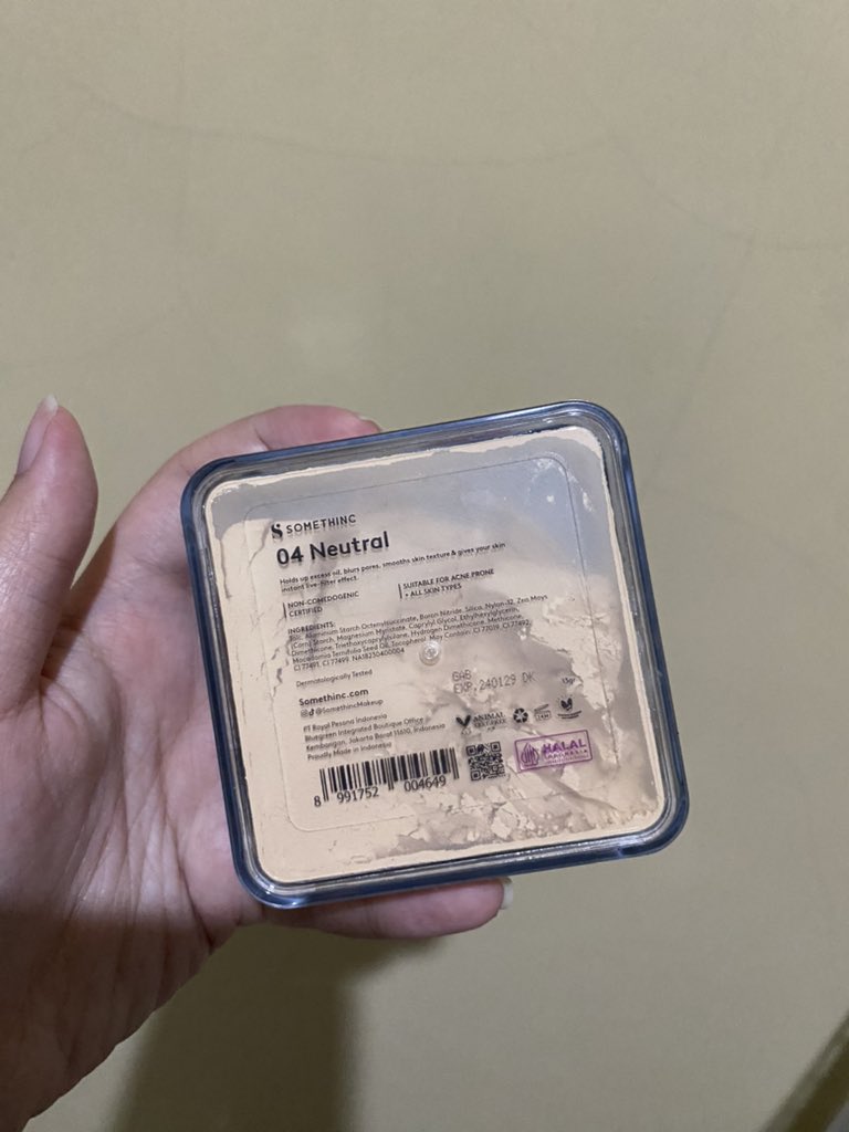 delsambis's tweet photo. @unicefess Wts somethinc loose powder shade neutral baru 3x pake (puff nya juga udah aku pake yaa) 75k aja. https://t.co/xbLZSh8j4r