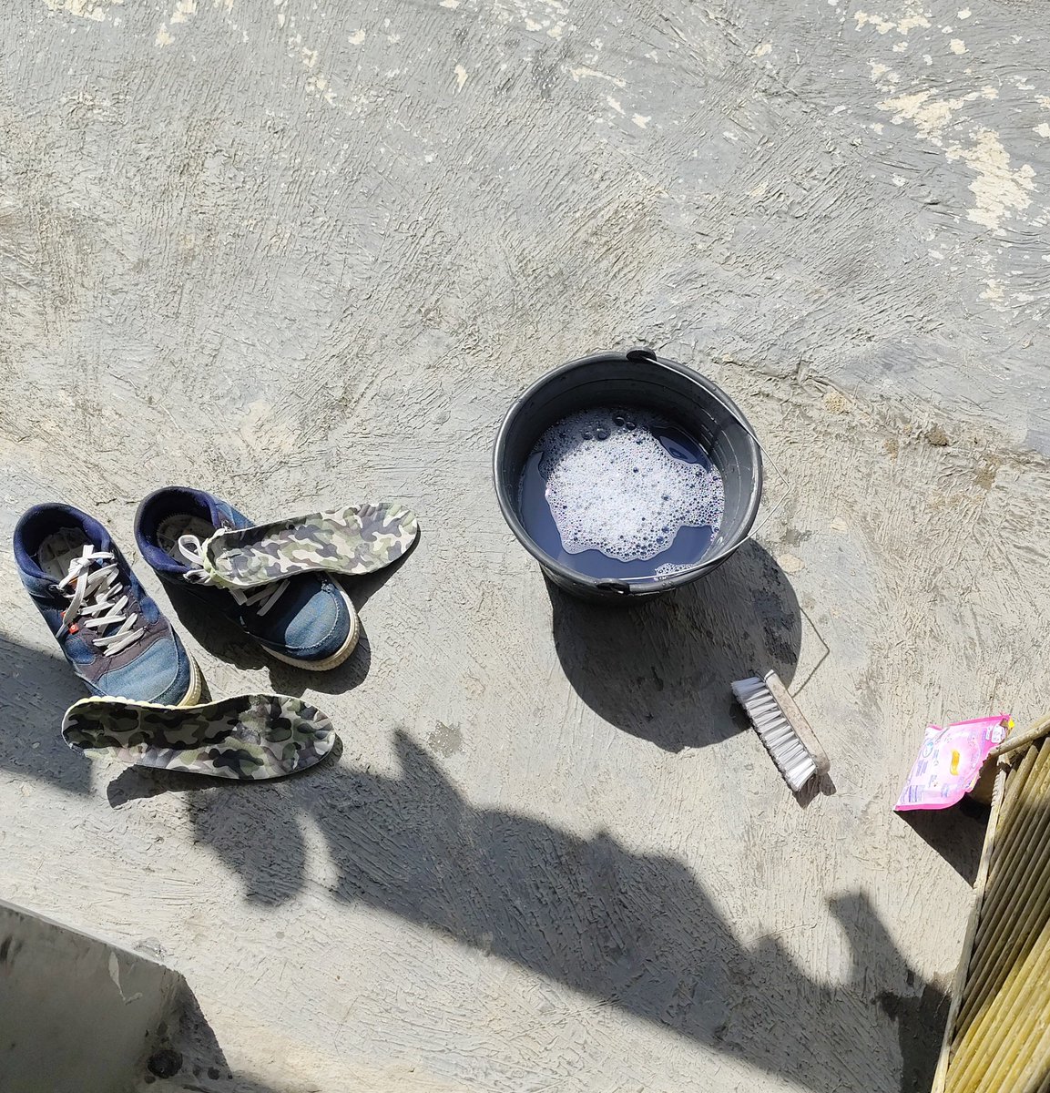 Sikat apapun yg bisa disikat.