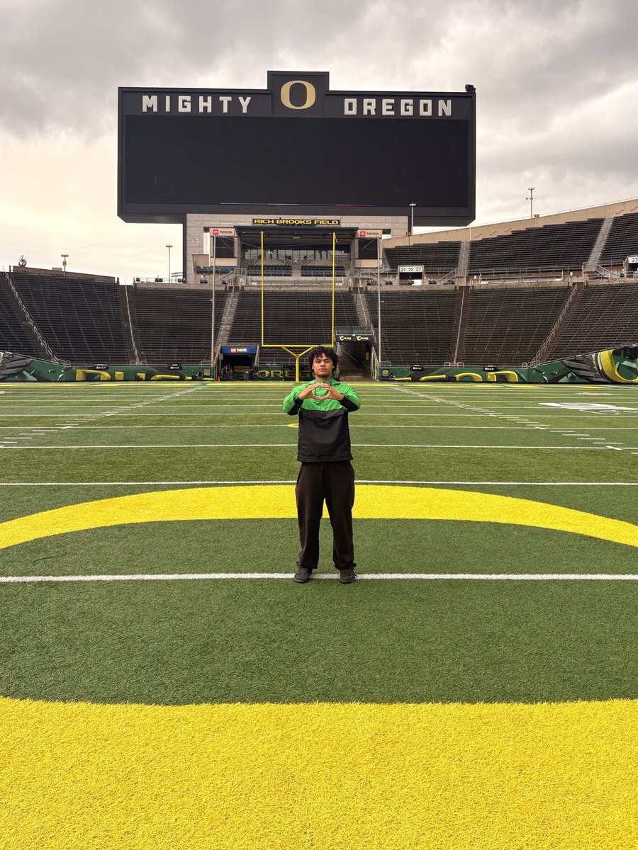 JalenA2025's tweet photo. Thank you @oregonfootball and the entire coaching staff for the love and hospitality! Can’t wait to reconnect in the future!! Go Ducks!!🦆@CoachDanLanning @RossDoug21 @coachTcsm @CoachJPollak @CoachDovey https://t.co/rl6d57axJt