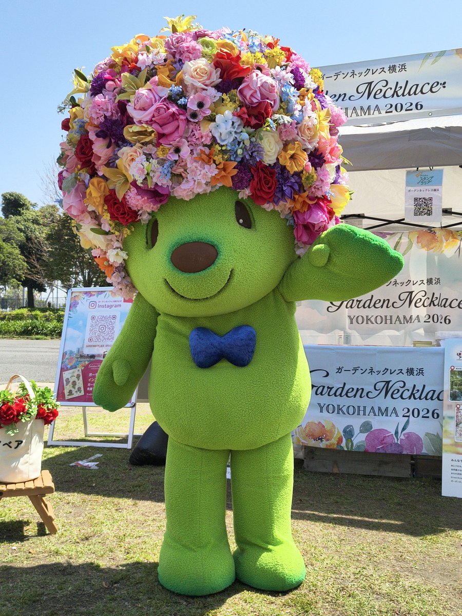GARDENBEARmania's tweet photo. 山下公園で #ガーデンベア 見て来ました(^^ ) 人出も多いのと場所が狭くて撮るのがタイヘン。呼んでくれるのは嬉しいけど、背景のある場所とか(海際とか横浜らしくていいんだけど)、余裕を持って撮れる場所も主催者が考慮してほしいかな。3枚目は後ろのパネルと同じポーズ。 #ガーデンネックレス横浜 https://t.co/7s5trwbJBo